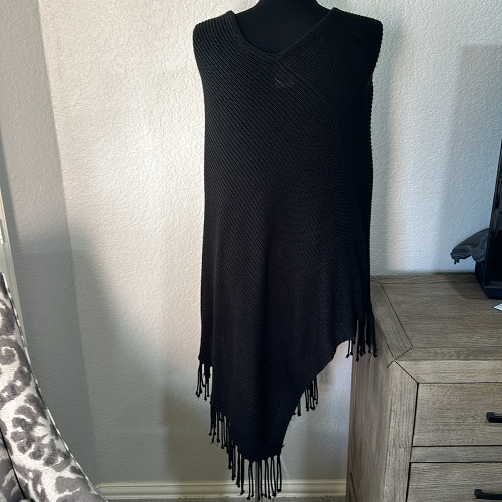 BCBGMAXAZRIA Womens Fringe Poncho in Black - Picture 6 of 9
